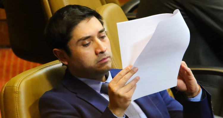 Calisto desarma ofensiva de Fiscalía: tribunal ordena reabrir investigación y desafuero queda en vilo