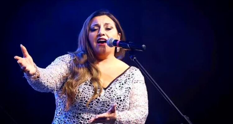 https://media.biobiochile.cl/wp-content/uploads/2026/07/sernameg-asumira-representacion-juridica-de-leslie-perez-ex-the-voice-tras-agresion-de-expareja-750x400.jpg