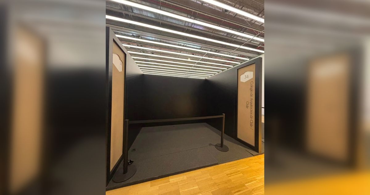El “stand” vacío que representa a Chile en Congreso Mundial y la respuesta del Colegio de Arquitectos
