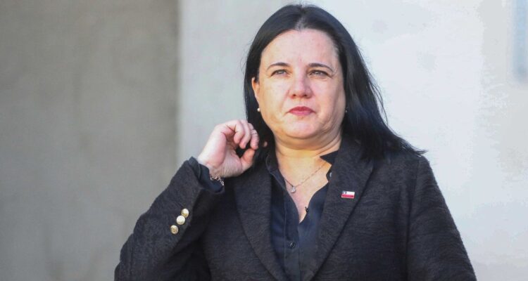 Cámara rechaza ofensiva de la oposición para crear comisión contra Steinert tras dictamen de la CGR