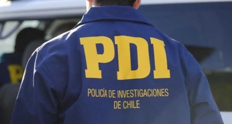 Sujetos de entre 16 y 19 años amenazan con arma de fuego a adulta mayor durante turbazo en La Cisterna
