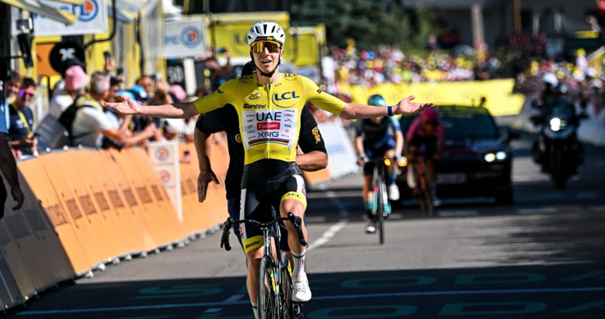 Pogacar hace historia en París y levanta su quinto Tour