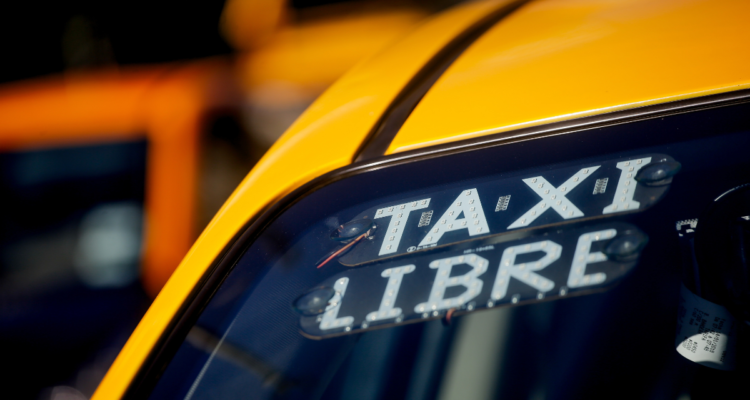 Hombre prófugo por abuso sexual a su hija es detenido en Estación Central trabajando como taxista