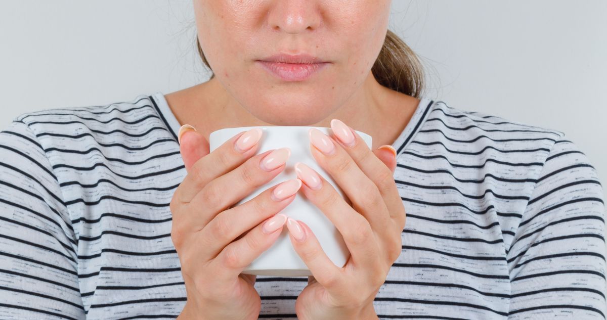 ¿Qué es mejor para el frío, el té o el café? Así debes tomarlo para no sufrir el efecto contrario