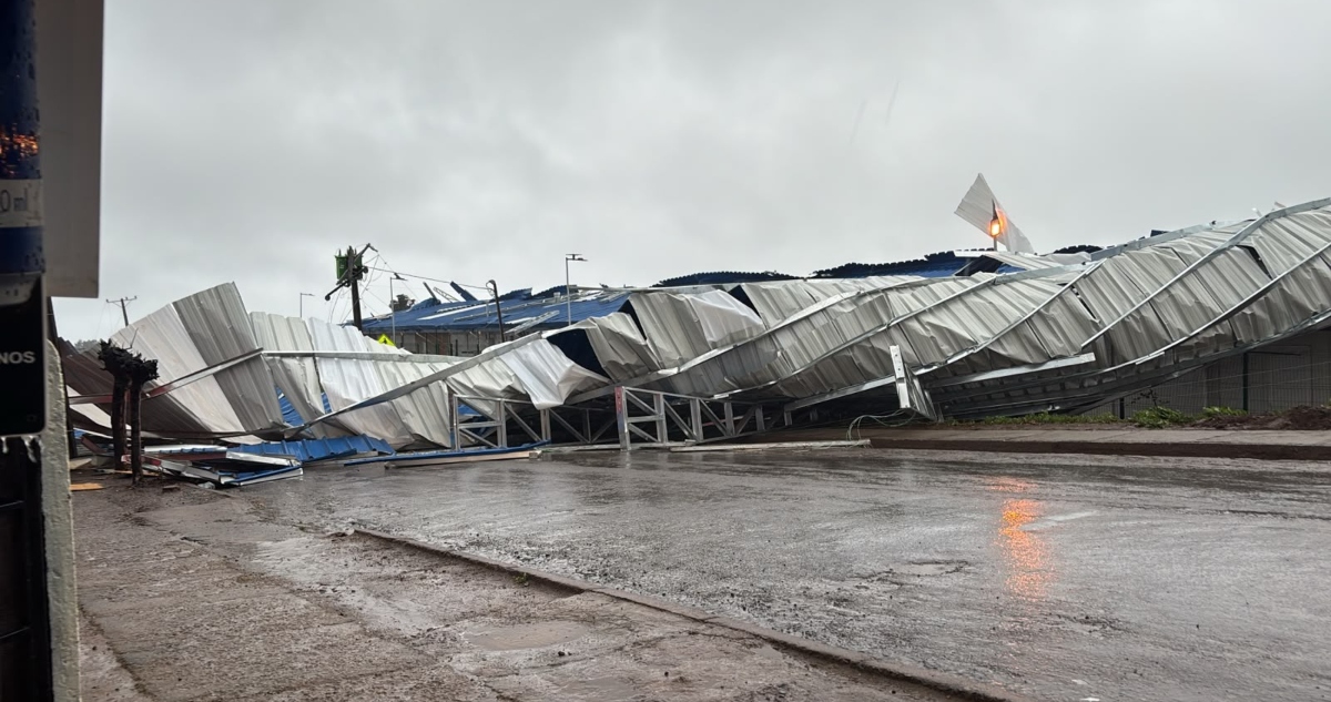 Techumbre de escuela modular construida tras incendio en Punta de Parra