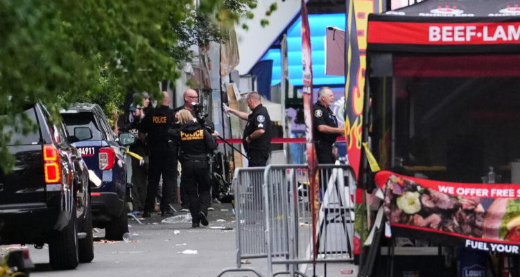 Arrestan a adolescente de 15 años como sospechoso de tiroteo que dejó tres muertos en Seattle, EEUU
