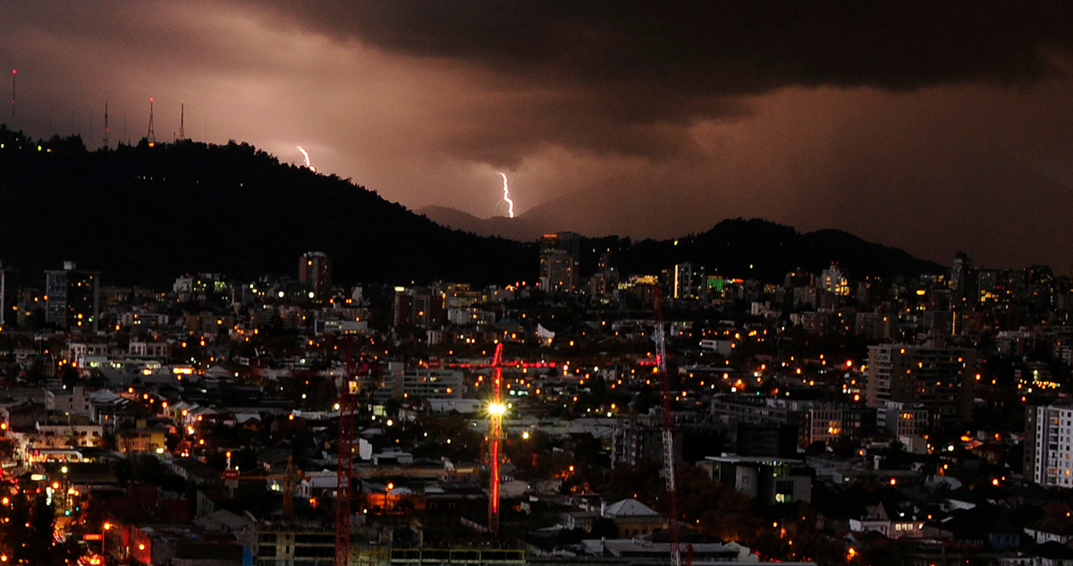Pronostican tormentas eléctricas para este lunes en la RM y otras 2 regiones: revisa dónde ocurrirían