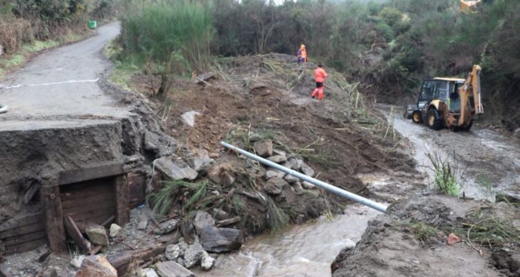Trabajos para habilitar ruta en Castro