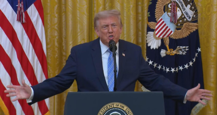 Trump acusa interferencia china en elecciones y presiona al Senado por reforma electoral