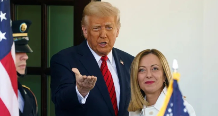 Imagen de archivo del presidente de EEUU, Donald Trump, y la primera ministra italiana, Giorgia Meloni