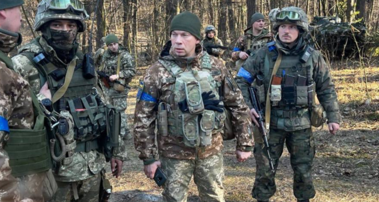 El general Oleksandr Sirski en marzo de 2022, cuando se desempeñaba como comandante de la defensa de Kiev