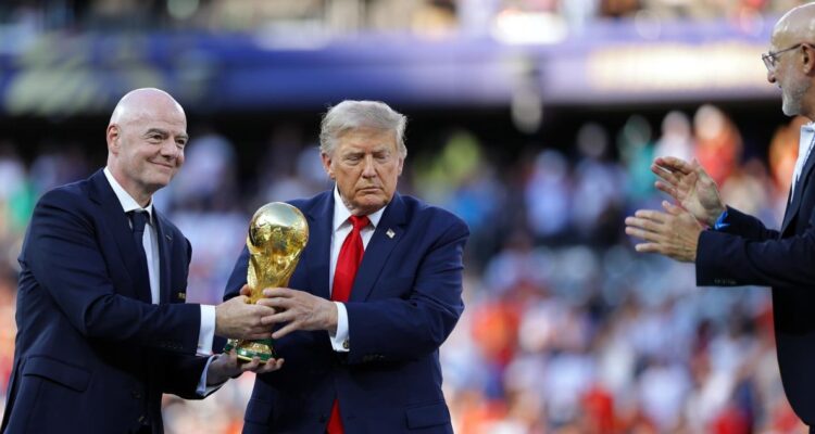 UEFA advierte a Infantino por querer vender participaciones del Mundial