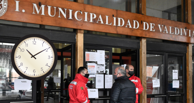 Auditoría externa reveló pago de horas extras en Municipalidad de Valdivia.