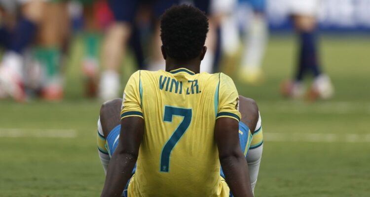 Vinicius rompe silencio tras salir del Mundial: se disculpó y confirmó que continuará en la selección