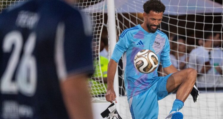 Tano Ortiz advierte que Vozinha no tiene el puesto asegurado en arco de Colo Colo: “Linda competencia”