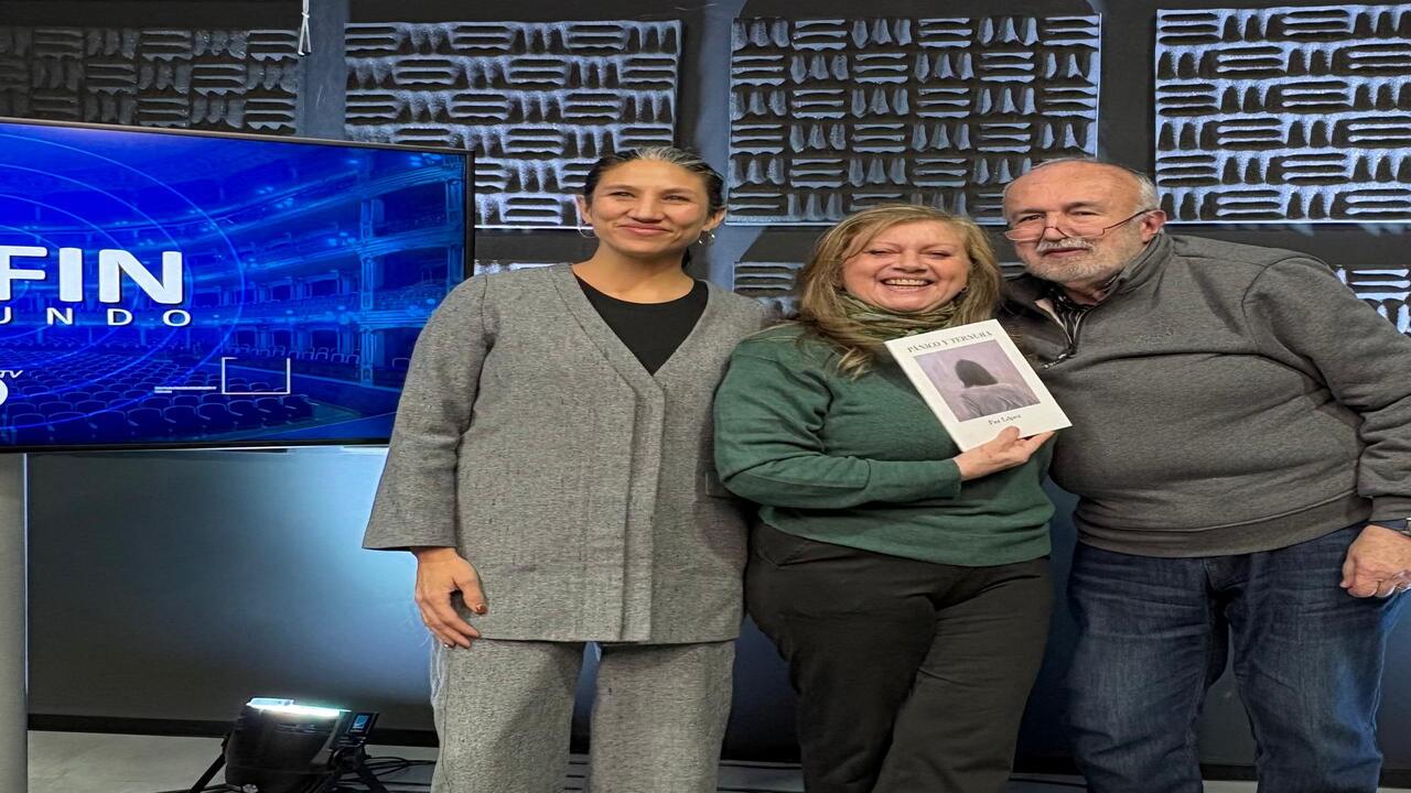 Paz López se detiene a conversar sobre su premiado ensayo "Pánico y Ternura"