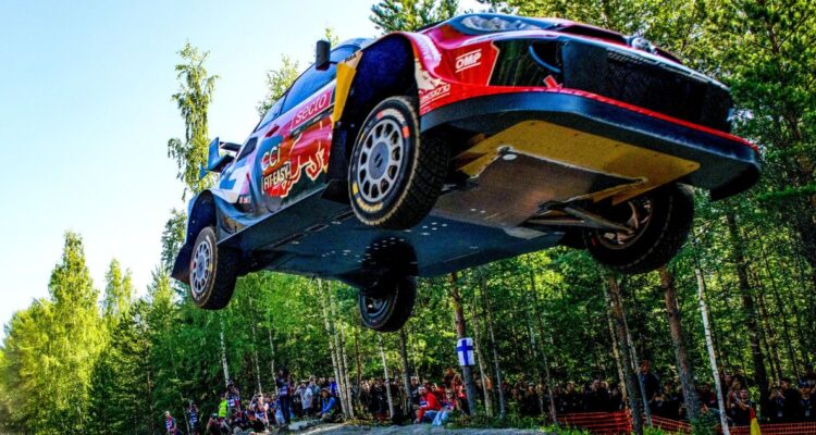 Ogier lidera la fecha del Rally de finlandia del WRC tras jornada de viernes
