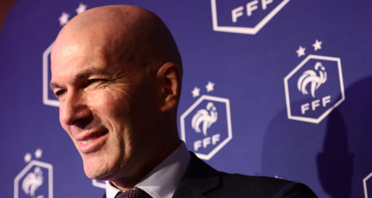 Zinedine Zidane presentado en Francia