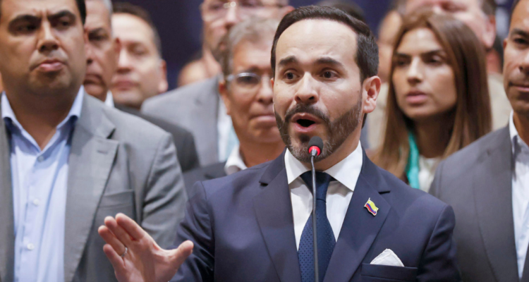 Abelardo de la Espriella asume la presidencia de Colombia con retos claves en salud y seguridad