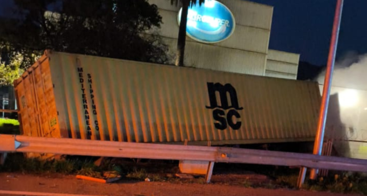 Accidente de alto impacto dejó una persona fallecida en Ruta 68: camión volcó en la vía