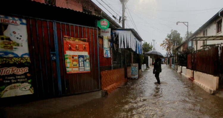 Los almacenes de barrio: el pequeño negocio que también sufre el impacto del temporal