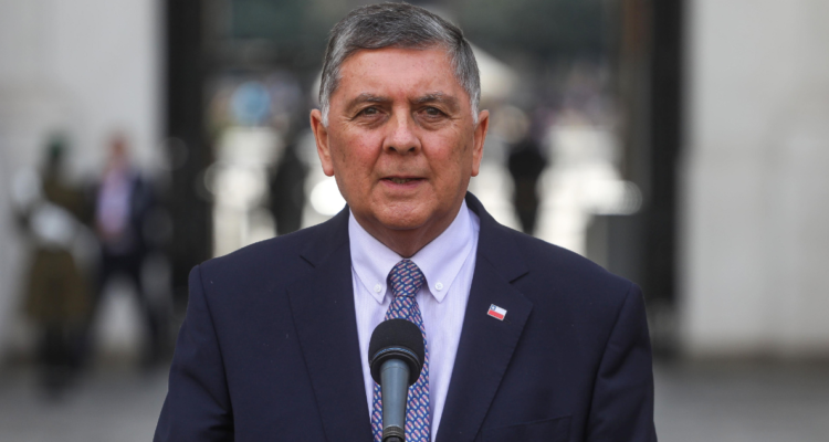 Ministro Claudio Alvarado defendió modelo de vocería de Gobierno y pidió al oficialismo espíritu colaborativo