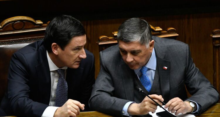 Alvarado y Squella intentan bajar la tensión oficialista en medio de roces con republicanos