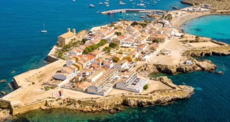 La isla más pequeña de España quiere su propio gobierno local: Solo viven 50 personas