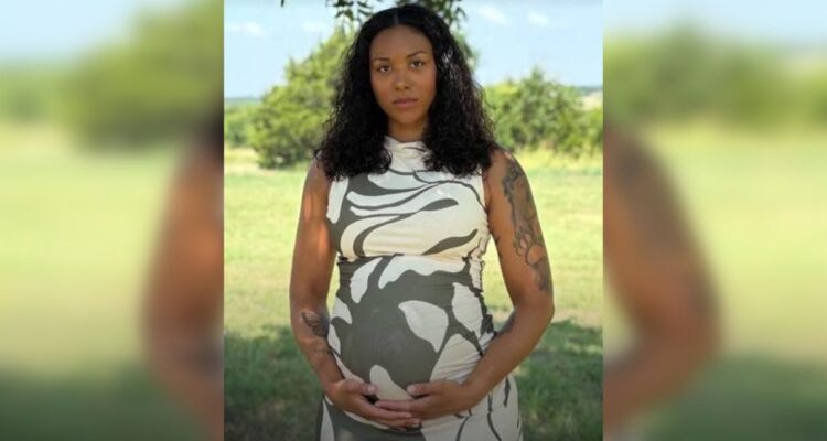 Madre subrogada se niega a abortar tras petición de padres biológicos y desata disputa legal en EE.UU