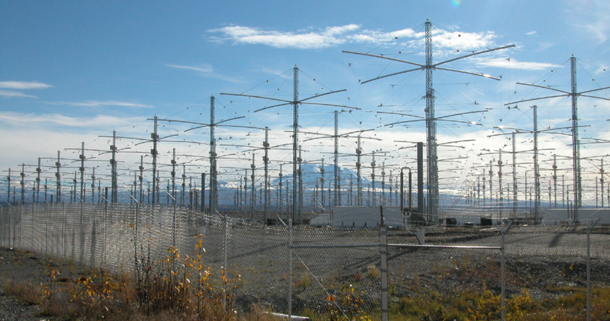 Foto de algunas de las antenas del Programa HAARP