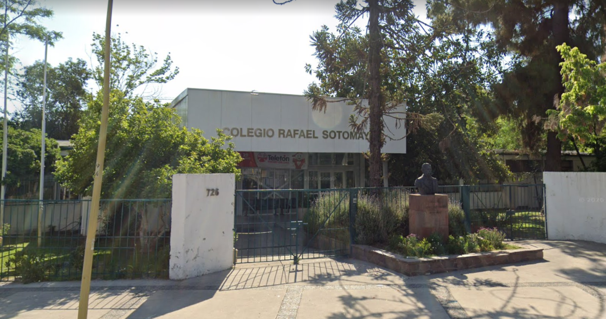 Apoderada de Las Condes amenaza a profesora tras acusar robo de colación a su hija: “La voy a matar”