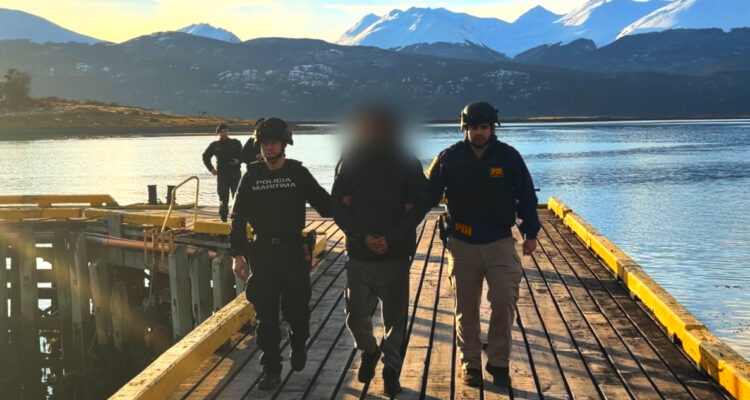 Apoyo de la Armada y 10 horas de navegación: así cayó en la Antártica imputado por delitos sexuales