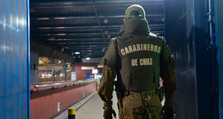 Aprueban proyecto de ley que amplía legítima defensa privilegiada para efectivos policiales de franco