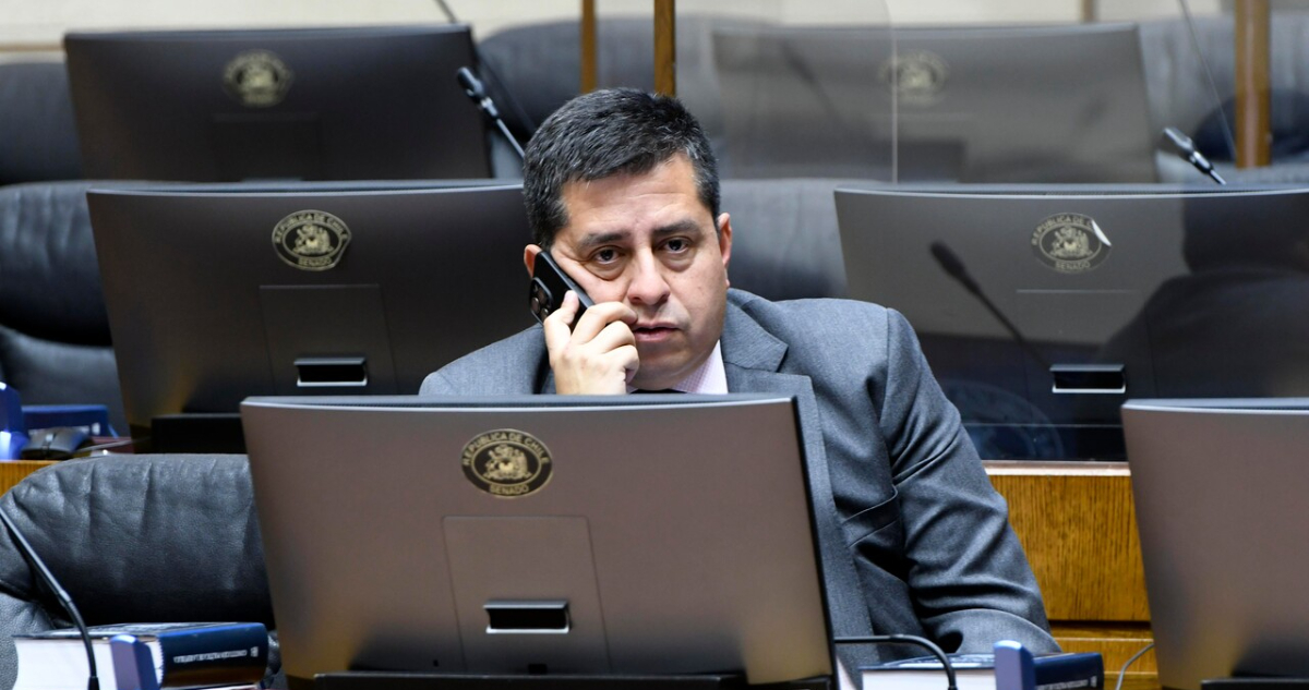 Senador Araya (PPD) tacha de "mal proyecto" reforma de seguridad y acusa "copy-paste" hecho con IA