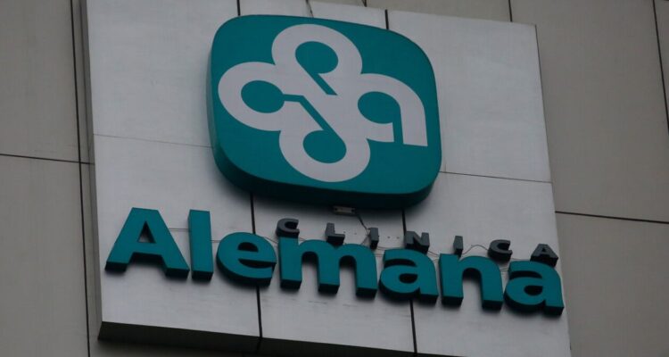 Arraigo nacional para ginecólogo de Clínica Alemana: madre de gemelas sufrió daño cerebral tras parto
