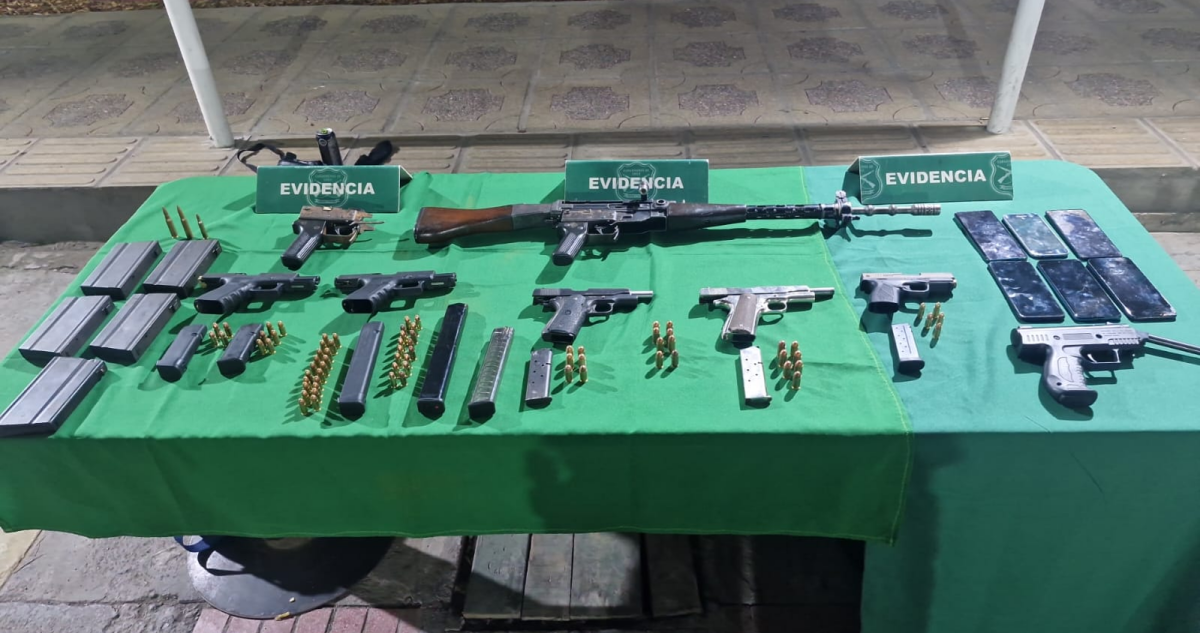 Cuatro detenidos tras hallazgo de arsenal en un departamento de El Bosque