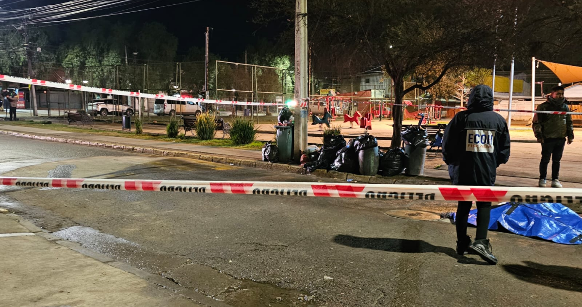 Asesinato en Paine: hombre muere de un disparo en la cabeza a un costado de una multicancha