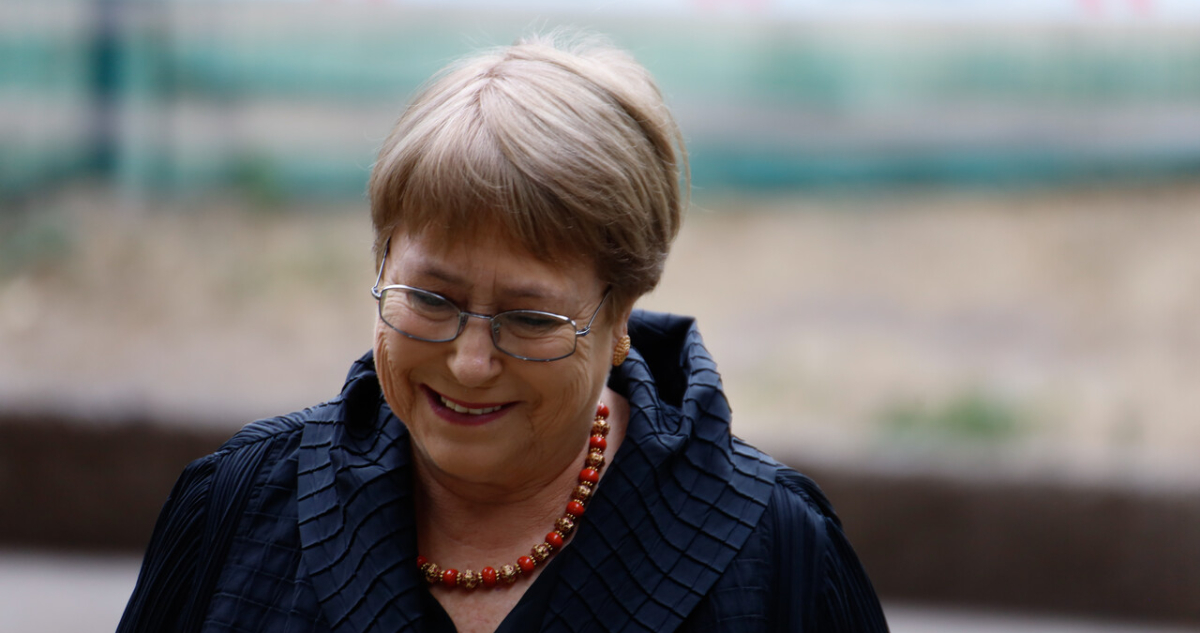 Expertos analizan futuro de Bachelet si aún puede remontar o debe retirar candidatura a la ONU