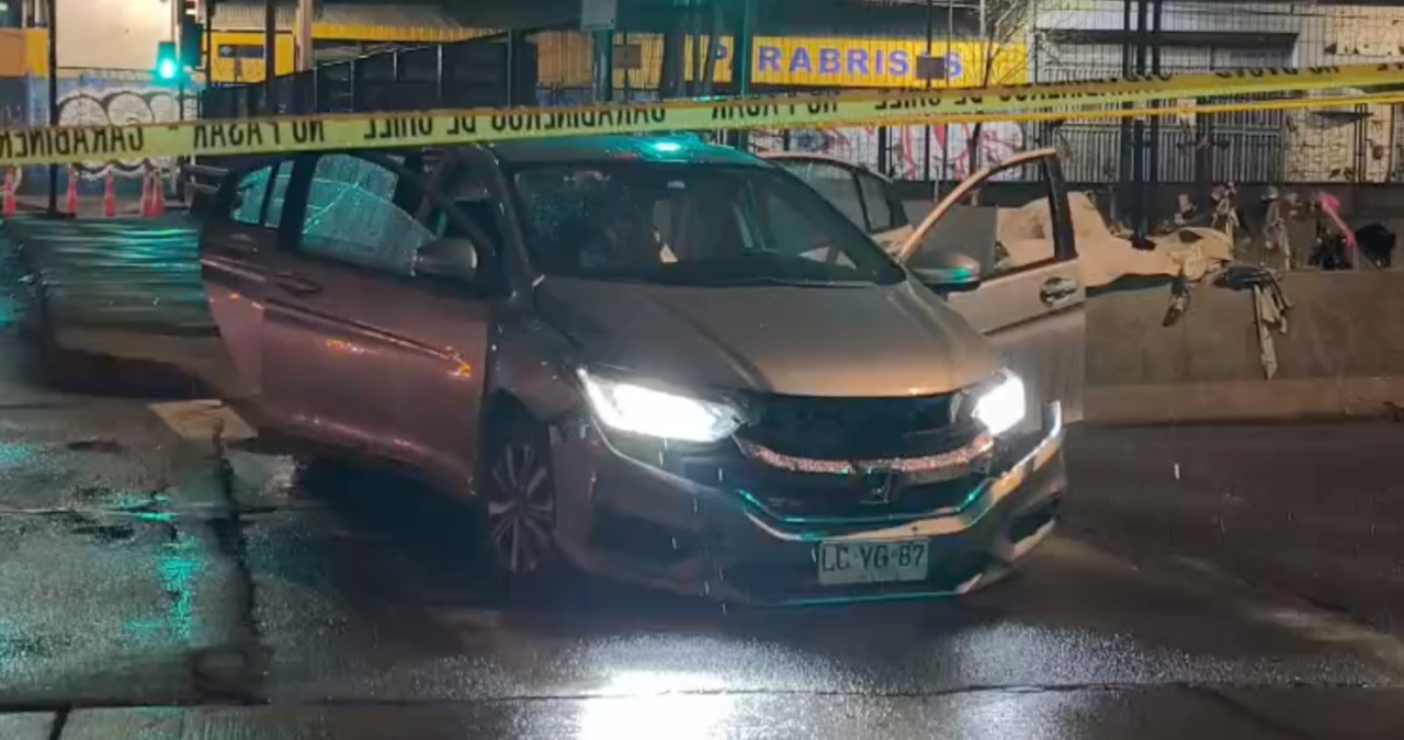 Conductor termina baleado en la cabeza tras intentar atropellar a carabineros en la capital