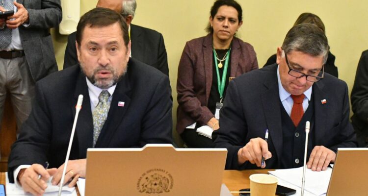 Oposición acusa “colusión” tras sesión con ministros ante comisión investigadora sobre el estallido