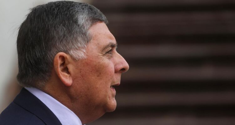 Ministro Alvarado da por superada la polémica con senador Squella (REP): “Doy vuelta la página”