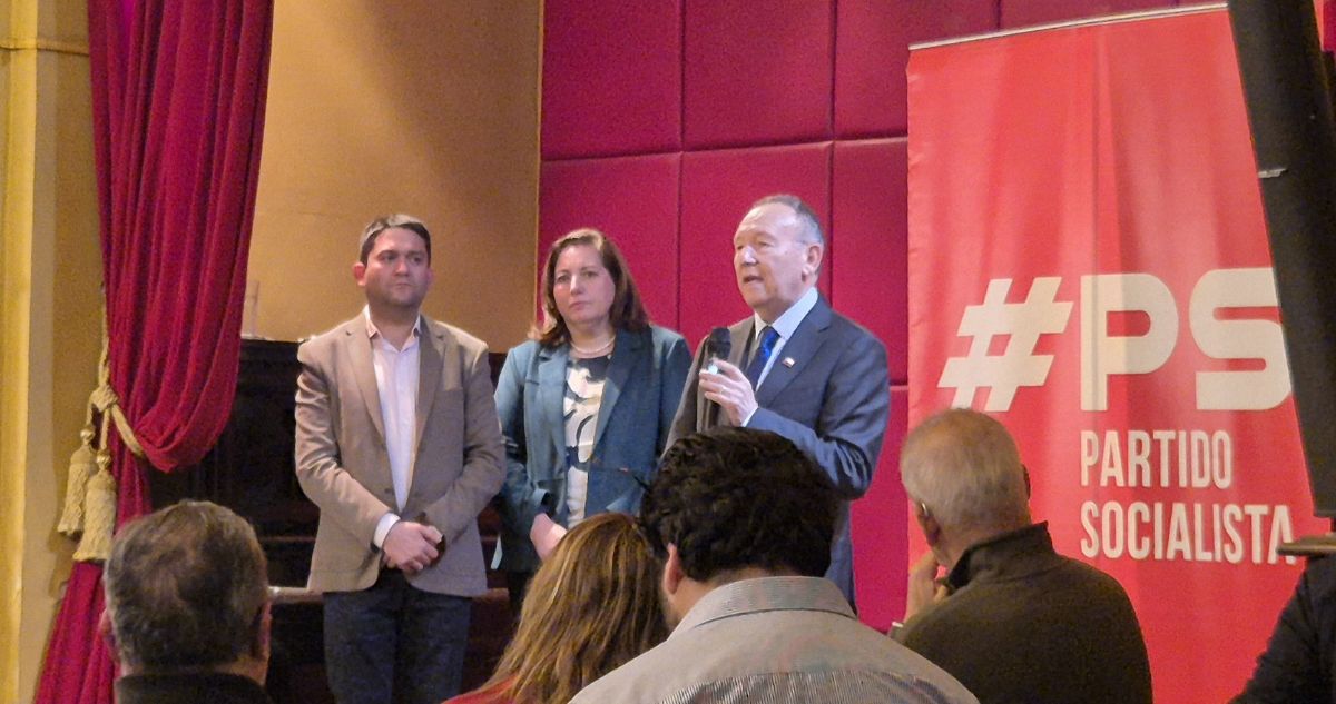 Ministro García (RN) participa en homenaje a Escalona (PS) en medio de su tratamiento contra el cáncer