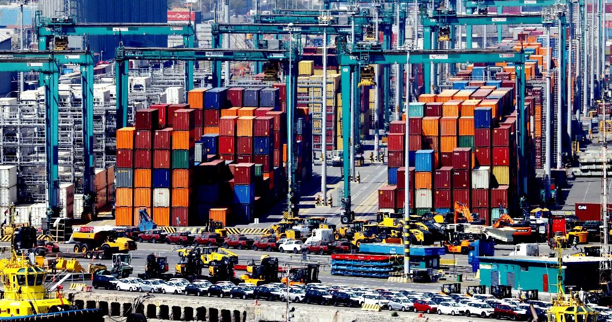 Puerto de San Antonio: acusan brechas en fiscalización pese a contar con dos camiones scanner