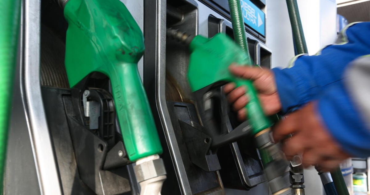 Bencinas ponen más peso al bolsillo y el diésel sube cerca de $100 por litro