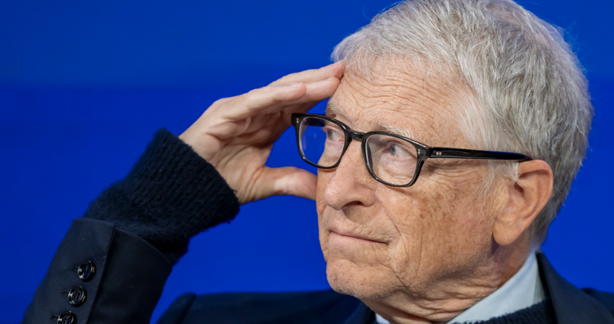 Alerta de Bill Gates: Pide que sea obligación reservar empleos humanos para que IA no arrase con todo