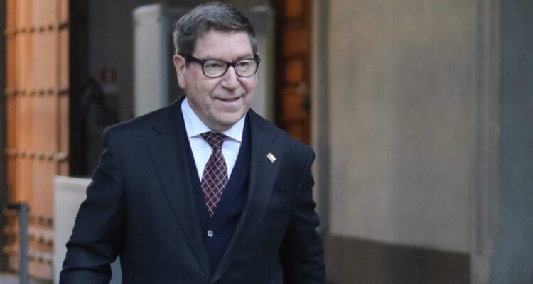 Biministro Mas dice que no tiene problemas “en achicar el Estado” si se vuelve más “eficiente”