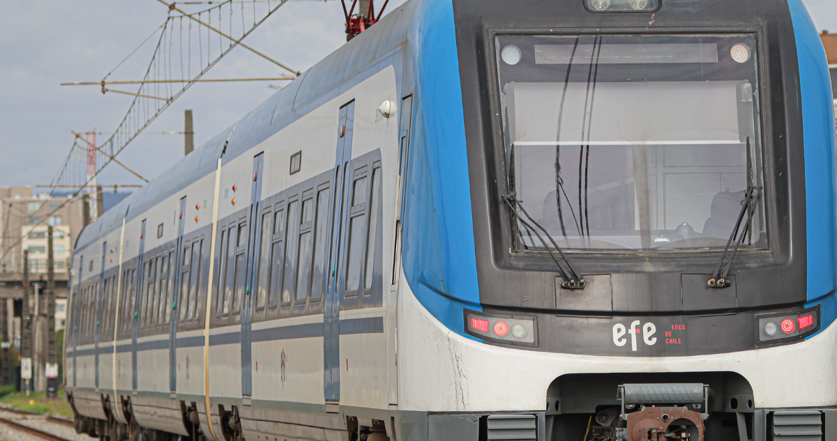 Biotren operará solo hasta estación Silva Henríquez mientras retiran camión volcado en Ruta 160