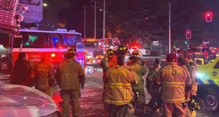 Bomberos declara controlado incendio en planta química en Quilicura tras casi 24 horas de combate