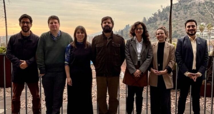 Boric se reúne con listas del FA en elección clave para proyectar liderazgos tras paso por La Moneda