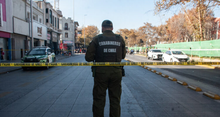 Temor a ser víctima de un delito sube a 73% y crimen organizado lidera preocupación según Cadem